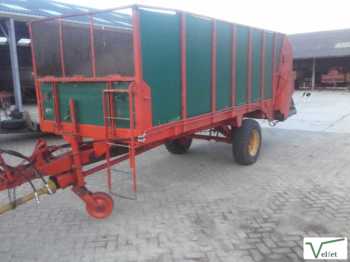 Bergmann voerdoseerwagen - آلة خلط وتوزيع الأعلاف