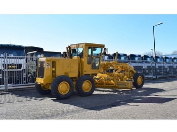 آلة تسوية الأرض Caterpillar 130 G (140G)
