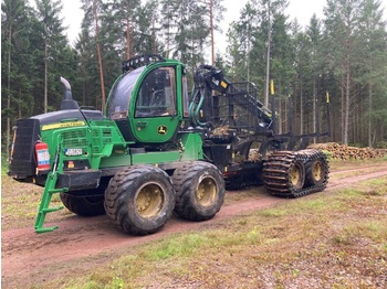 شاحنات نقل الأخشاب في الغابات JOHN DEERE 1110G