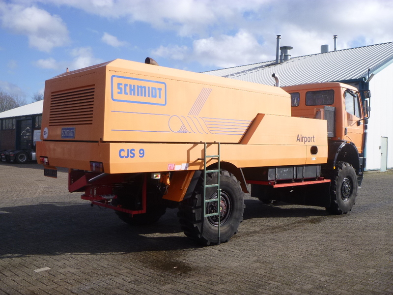 الشاسيه شاحنة, معدات الدعم الأرضي Mercedes SK 2031 4x4x4 Schmidt CJS9 airport sweeper snow plough: صور 7