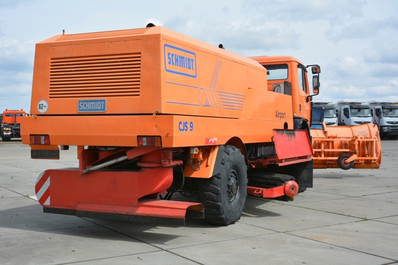 الشاسيه شاحنة, معدات الدعم الأرضي Mercedes SK 2031 4x4x4 Schmidt CJS9 airport sweeper snow plough: صور 3