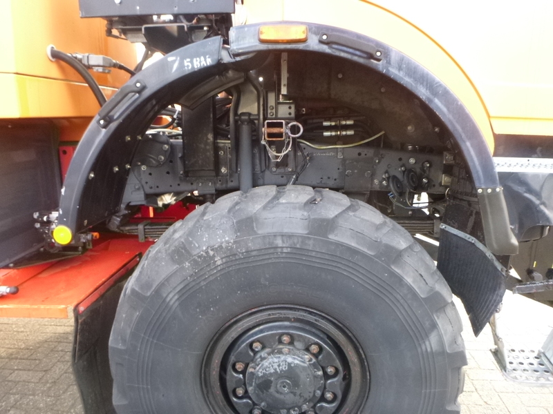 الشاسيه شاحنة, معدات الدعم الأرضي Mercedes SK 2031 4x4x4 Schmidt CJS9 airport sweeper snow plough: صور 11