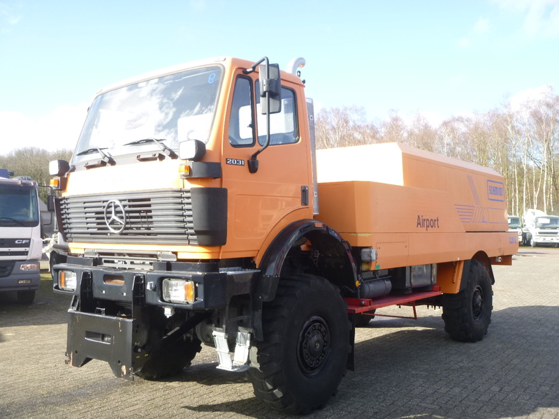 الشاسيه شاحنة, معدات الدعم الأرضي Mercedes SK 2031 4x4x4 Schmidt CJS9 airport sweeper snow plough: صور 4