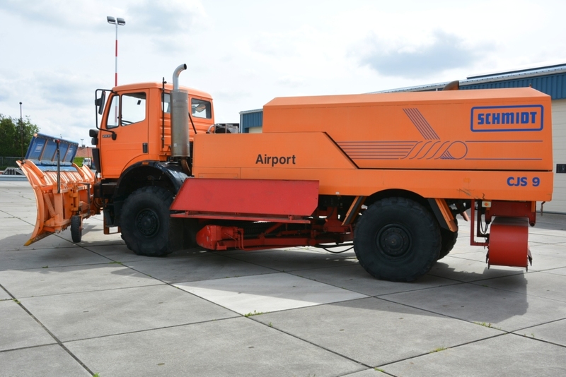 الشاسيه شاحنة, معدات الدعم الأرضي Mercedes SK 2031 4x4x4 Schmidt CJS9 airport sweeper snow plough: صور 2
