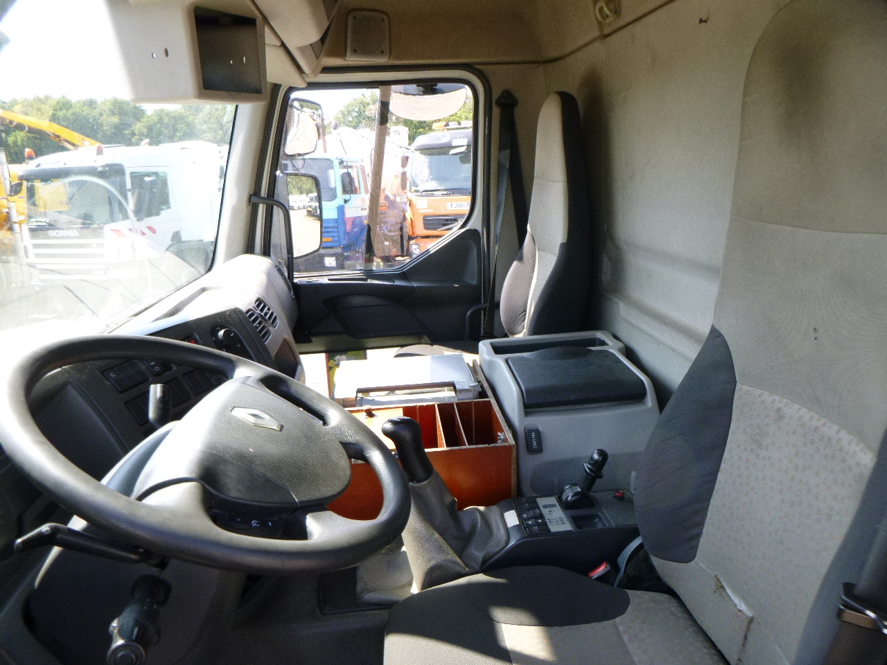 شاحنة صهريج لنقل الوقود Renault Premium 280 dxi 4x2 fuel tank 13.6 m3 / 4 comp: صور 17