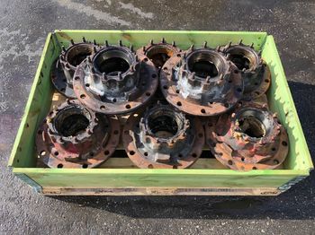 محاور SCANIA WHEEL HUB R780