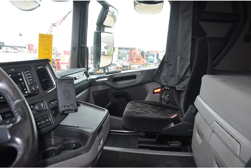 شاحنة جرار Scania R450: صور 15
