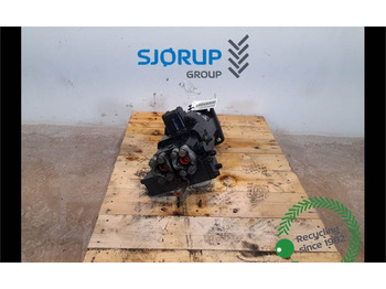 Komatsu PW148-8 Hydrostatic Drive Motor  - المحرك