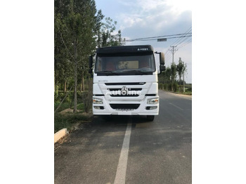 Sinotruk HOWO TRACTOR - شاحنة جرار