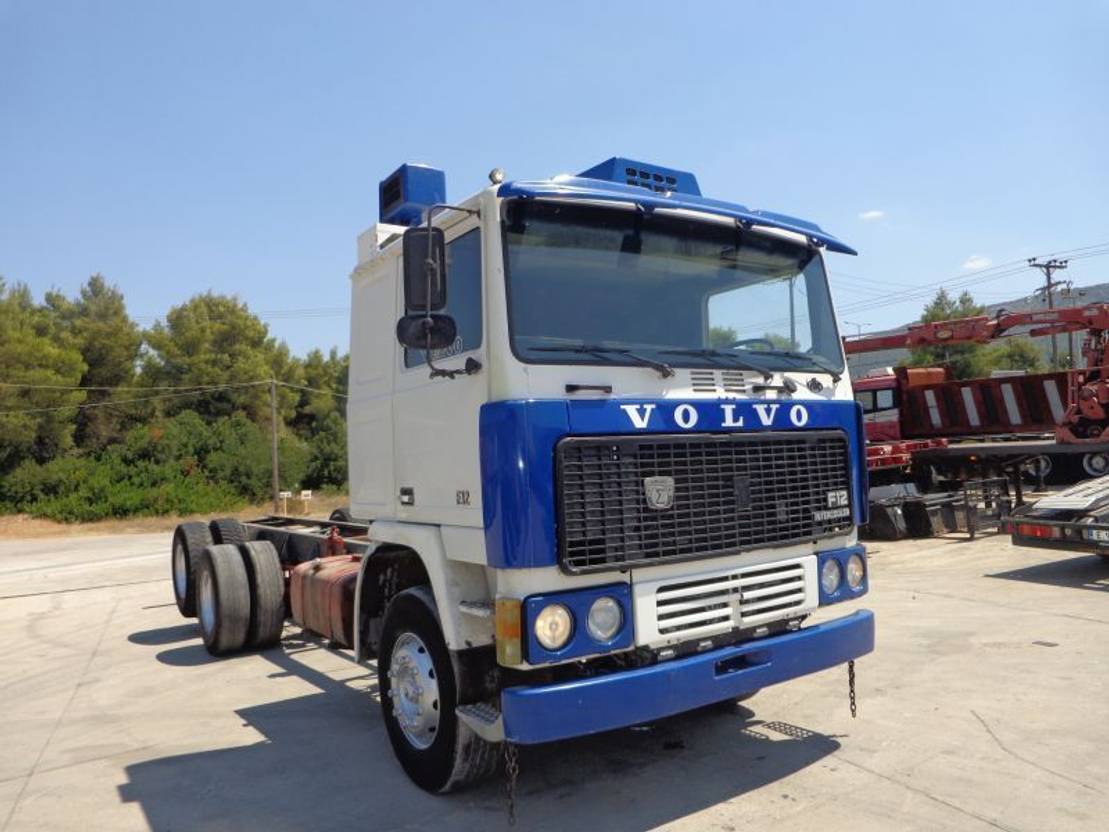 الشاسيه شاحنة Volvo F12 (6X2): صور 2