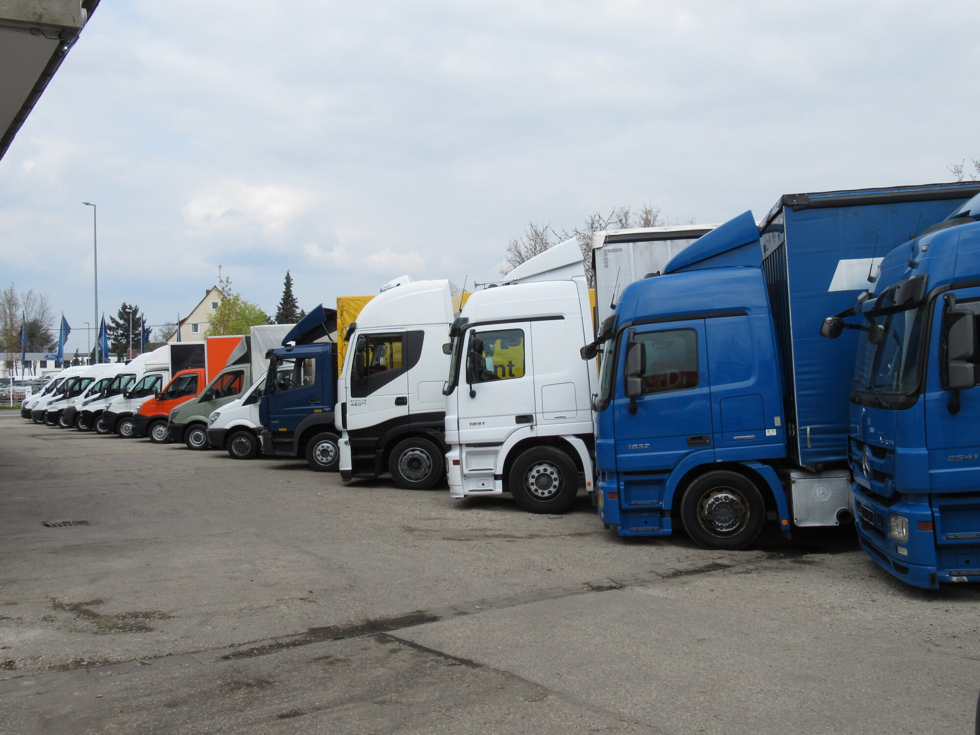 AutoStratis - الشاحنات الصغيرة - 4x2, علبة السرعة: علبة التروس اليدوية undefined: صور 5