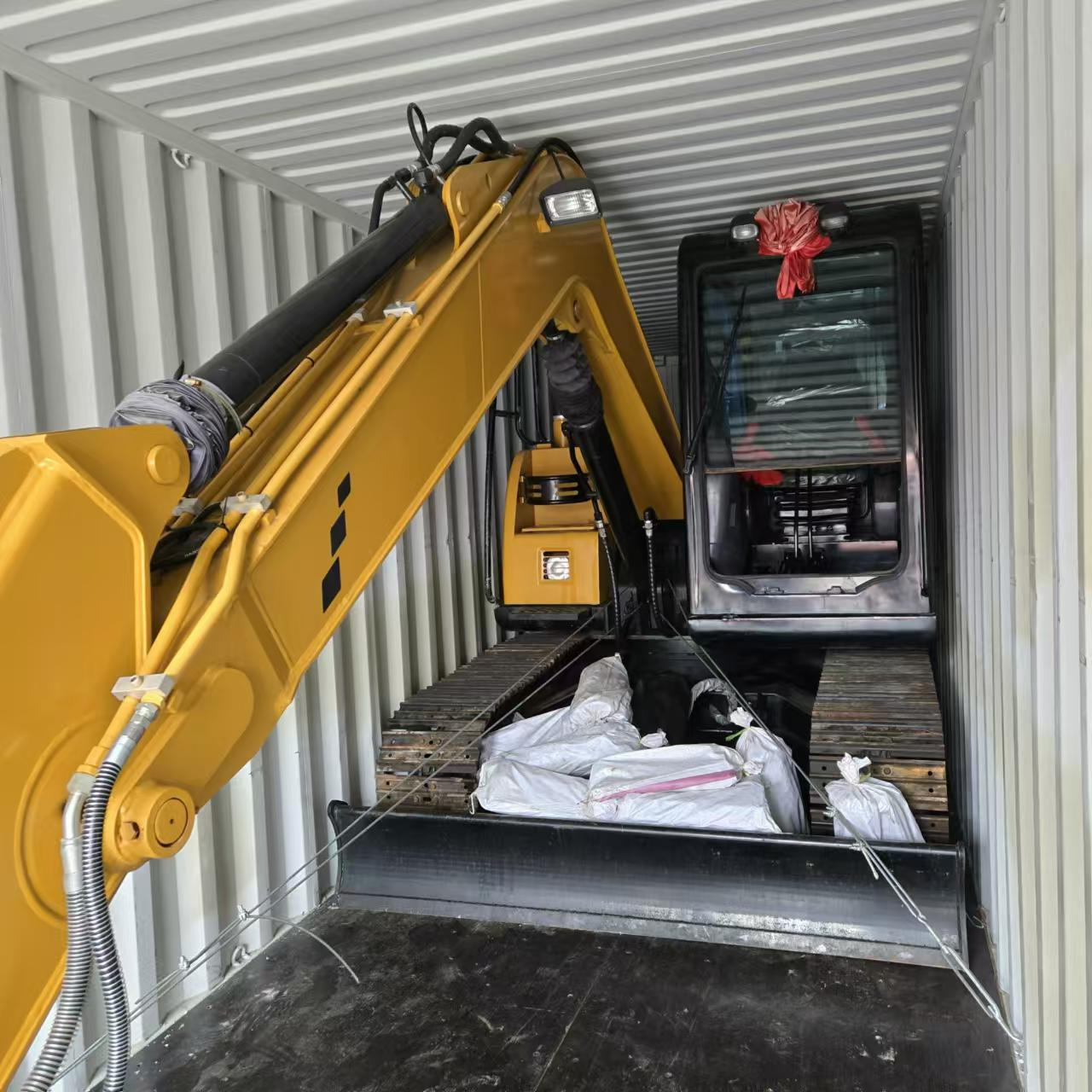 Toaks International Trading Company - آلات البناء CATERPILLAR 324D undefined: صور 16