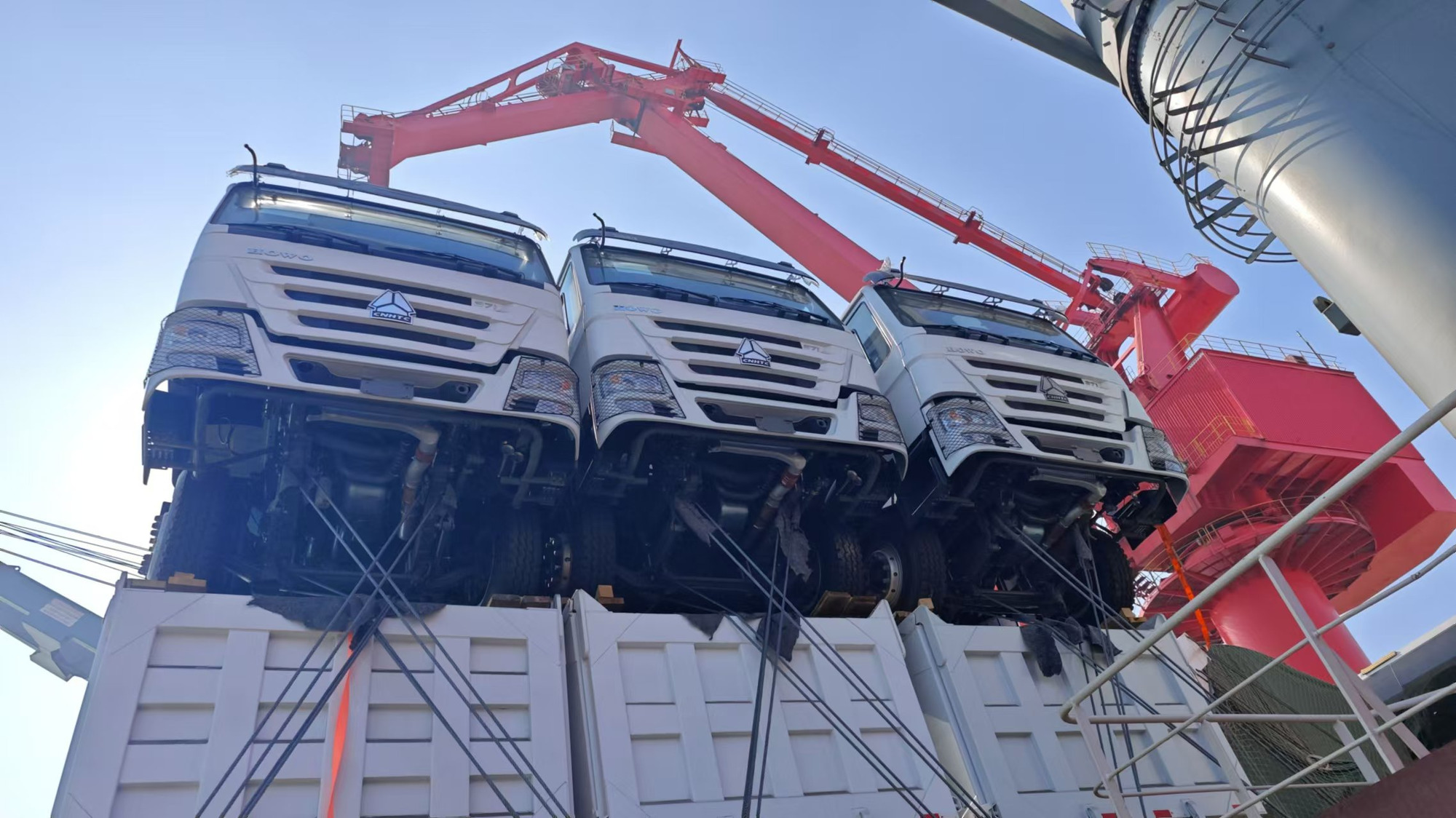 Toaks International Trading Company - آلات البناء CATERPILLAR 324D undefined: صور 18