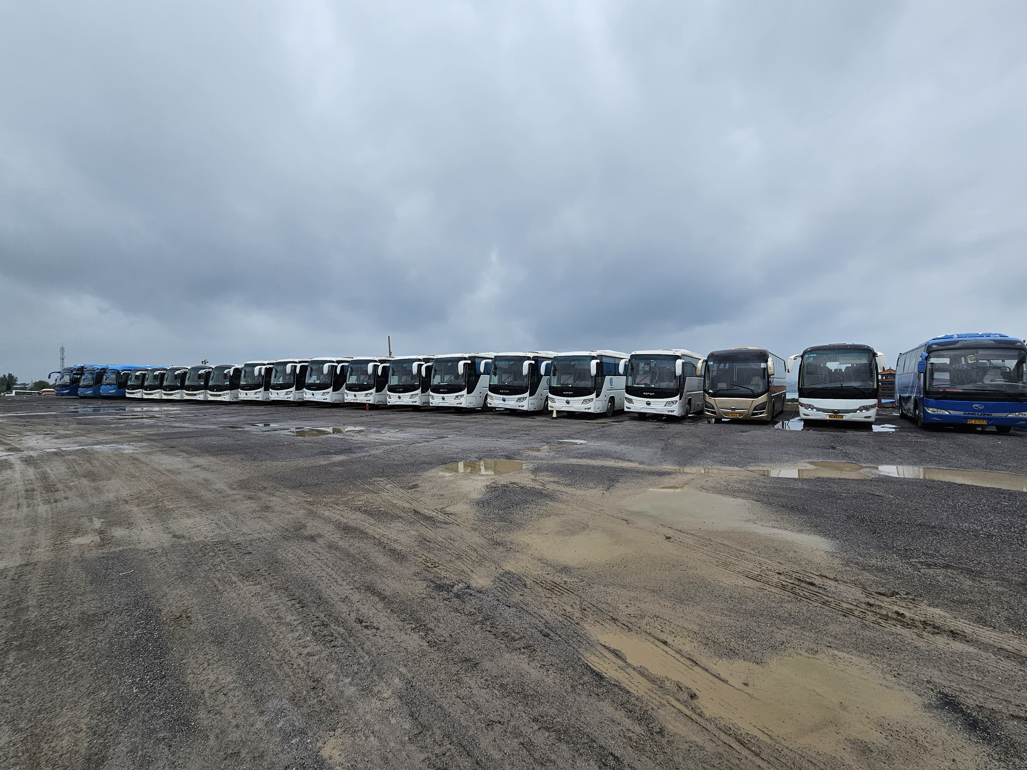 Qingdao Higher Weight Trade Co. LTD - شاحنة SINOTRUK - سنة: 2024, الصين, 6x4 undefined: صور 5