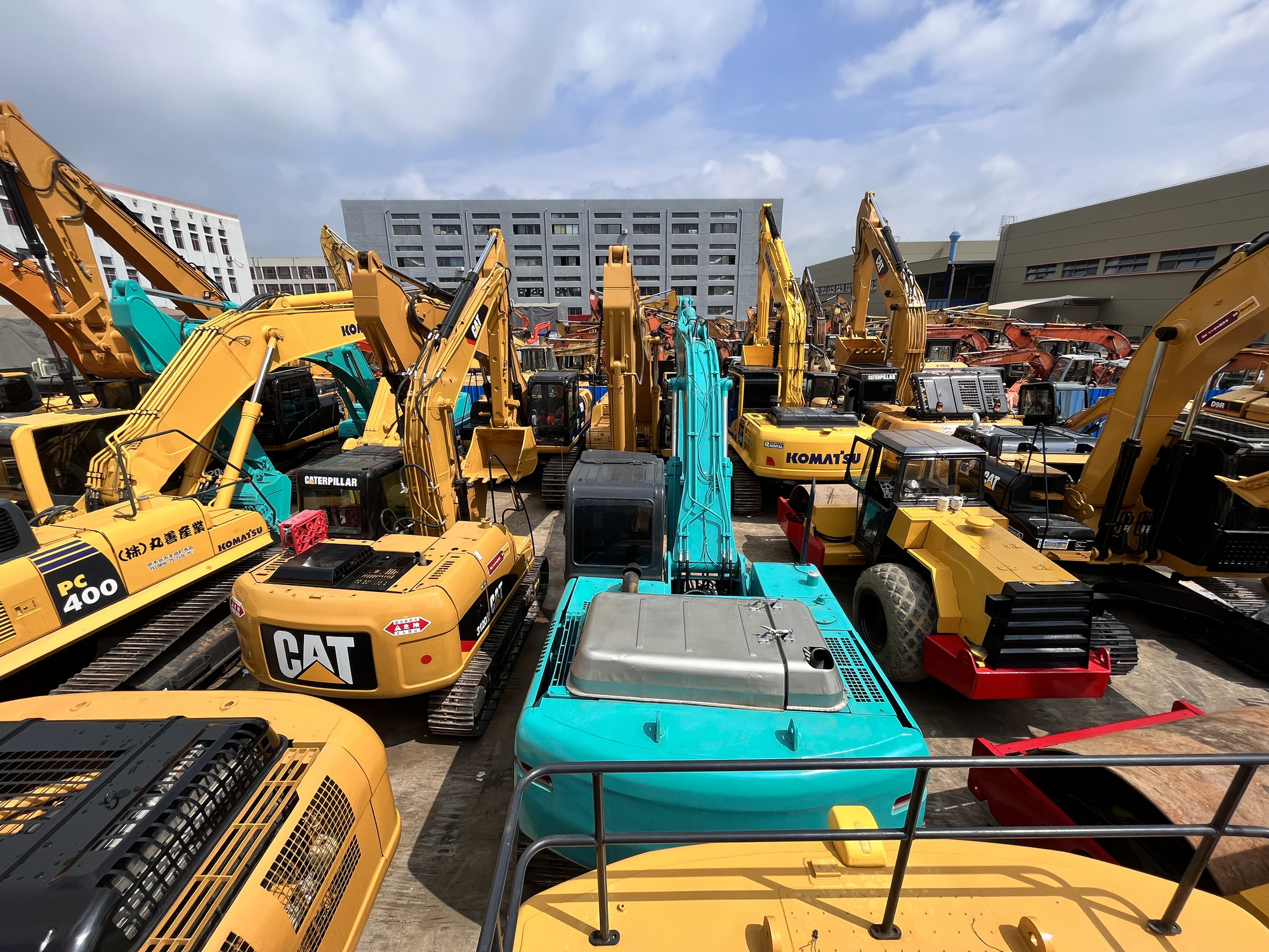 Qingdao Higher Weight Trade Co. LTD - شاحنة SINOTRUK - سنة: 2024, الصين, 6x4 undefined: صور 3