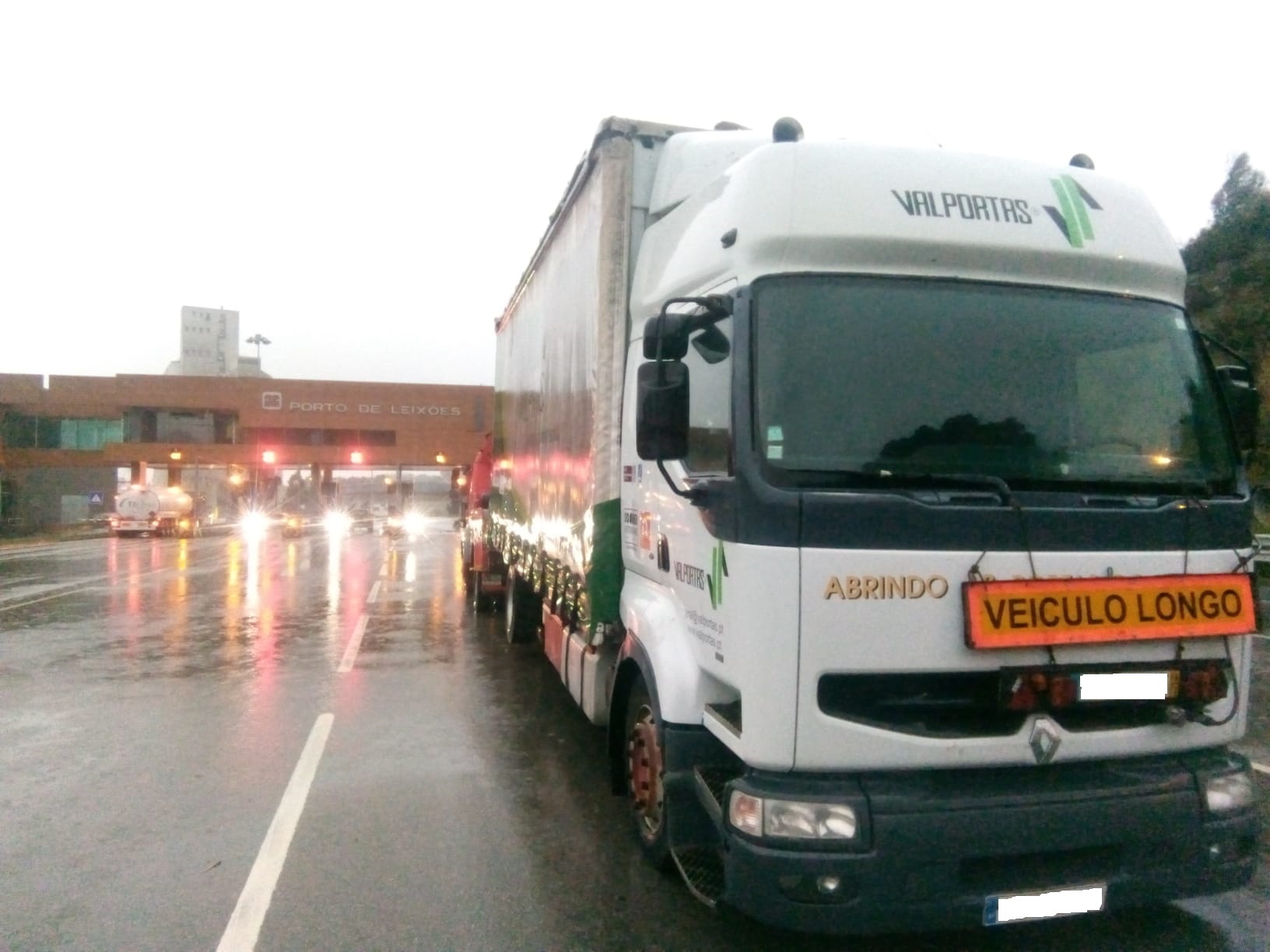 Britannia Export Consultants Limited - شاحنة جرار undefined: صور 26