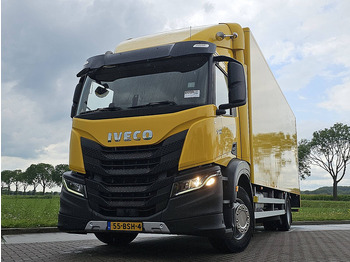 بصندوق مغلق شاحنة IVECO S-WAY