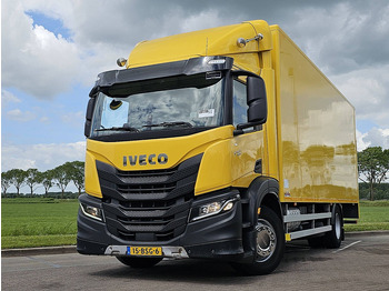 بصندوق مغلق شاحنة IVECO S-WAY