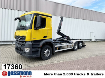 شاحنة ذات الخطاف MERCEDES-BENZ Arocs 2642