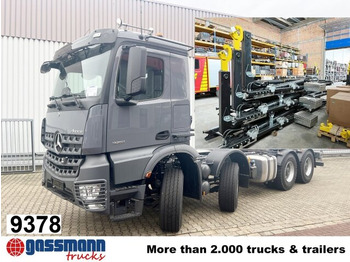 شاحنة ذات الخطاف MERCEDES-BENZ Arocs 3251