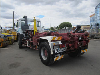 شاحنة ذات الخطاف Iveco Unic: صور 5