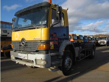 شاحنة ذات الخطاف MERCEDES-BENZ Atego 1823