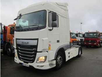شاحنة جرار DAF XF 105 460