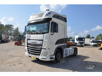 شاحنة جرار DAF XF 460