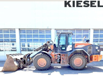 اللودر بعجل HITACHI ZW180