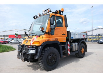 شاحنات مسطحة UNIMOG U400