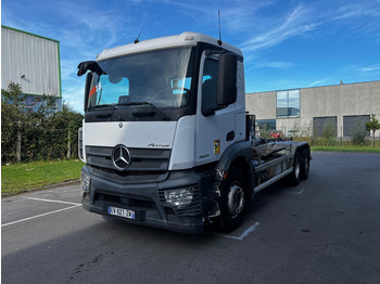 شاحنة ذات الخطاف MERCEDES-BENZ Actros 2543