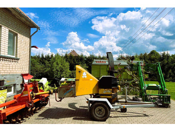 ماكينة تقطيع الأغصان