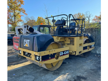 مدحلة الأسفلت CATERPILLAR
