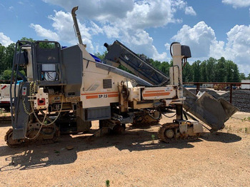 العامل بالقار WIRTGEN