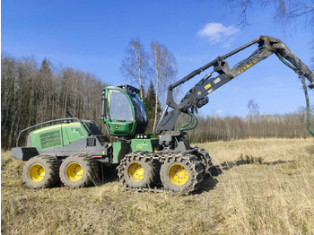 الحصادات JOHN DEERE