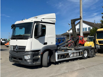 شاحنة ذات الخطاف MERCEDES-BENZ Actros 2543