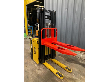 معدات تكديس YALE