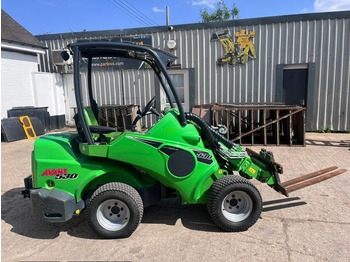 لودر مفصلي صغير AVANT