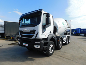 شاحنة خلاطة خرسانة IVECO