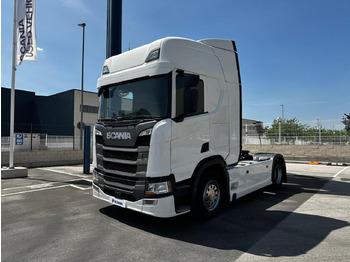شاحنة جرار SCANIA R 450