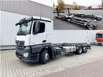 شاحنة ذات الخطاف MERCEDES-BENZ Actros 2548