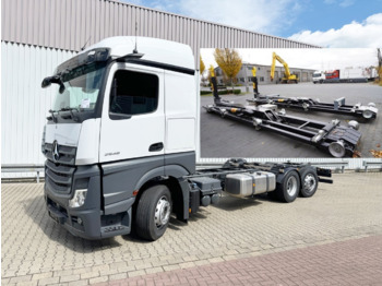 شاحنة ذات الخطاف MERCEDES-BENZ Actros 2548
