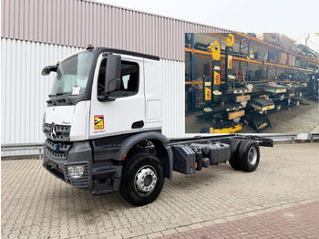 شاحنة ذات الخطاف MERCEDES-BENZ Arocs 1840