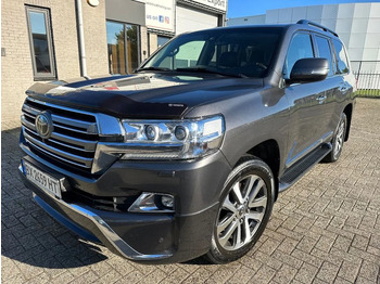 سيارة دفع رباعي TOYOTA Land Cruiser