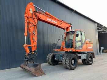 حفارة على عجلات DOOSAN DX170W
