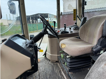 جرار JOHN DEERE 6110: صور 3