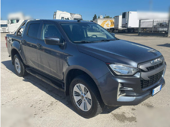 شاحنة البيك أب ISUZU