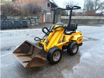 اللودر بعجل AVANT