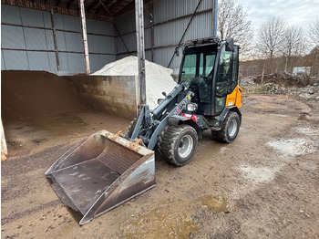 اللودر بعجل GIANT