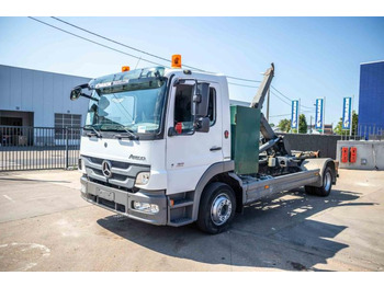 شاحنة ذات الخطاف MERCEDES-BENZ Atego 1222